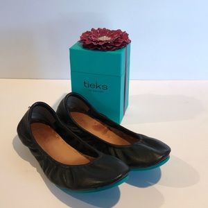 Matte black Tieks: leather, gently used
